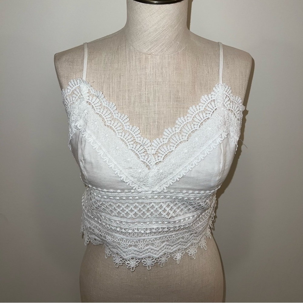 Do + Be Lace Crop Top Size Medium